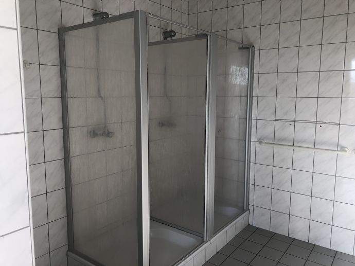 Halle 3.200 m² mit Krahnbahn, Sozialräumen etc. - Bild 3